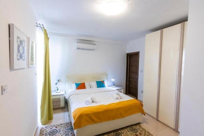 Saint Julian's The Caves Apartments מראה חיצוני תמונה
